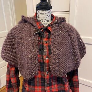 Handmade 100% Wool Chunky Knit Hooded Capelet